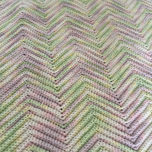 Adorable handmade crib blanket or lap blanket - Picture 2 of 6
